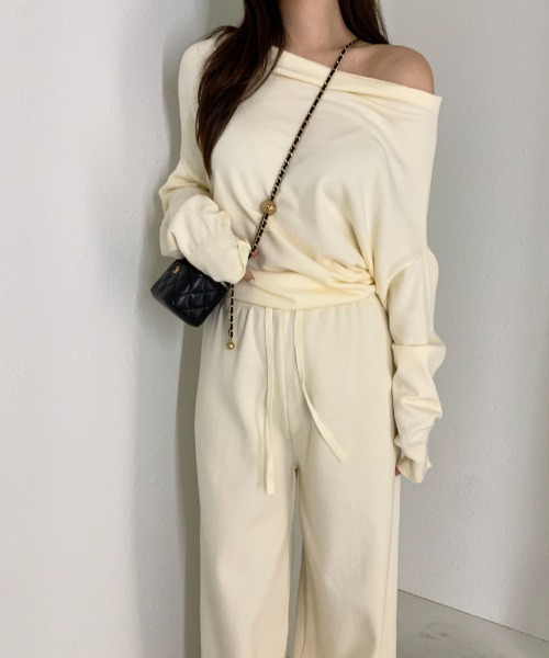 Aelina(エリナ)の「オフショルダー長袖トップスハイウエストワイドパンツセットアップ(セットアップ・レディース・アイボリー/グレー/ブラック・FREE)」の3枚目の写真