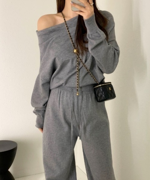 Aelina(エリナ)の「オフショルダー長袖トップスハイウエストワイドパンツセットアップ(セットアップ・レディース・アイボリー/グレー/ブラック・FREE)」の14枚目の写真