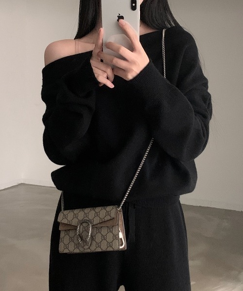 Aelina(エリナ)の「オフショルダー長袖トップスハイウエストワイドパンツセットアップ(セットアップ・レディース・アイボリー/グレー/ブラック・FREE)」の6枚目の写真