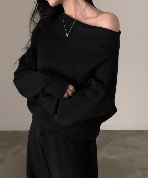 Aelina(エリナ)の「オフショルダー長袖トップスハイウエストワイドパンツセットアップ(セットアップ・レディース・アイボリー/グレー/ブラック・FREE)」の4枚目の写真