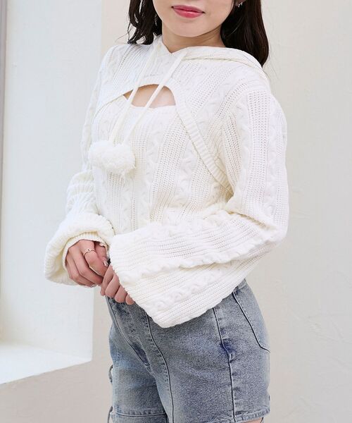 MAJESTIC LEGON（マジェスティックレゴン）の「ポンポン付きフードケーブルニット（ニット/セーター・レディース・アイボリー/チャコールグレー/ベージュ・MEDIUM）」の18枚目の写真