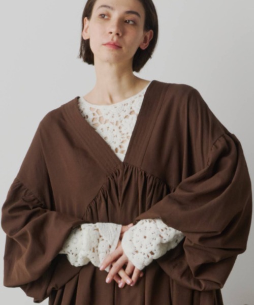 Libra Cue（リブラ キュー）の「フラワーモチーフかぎ編みニット（ニット/セーター・レディース・ブラック/アイボリー・FREE）」の5枚目の写真