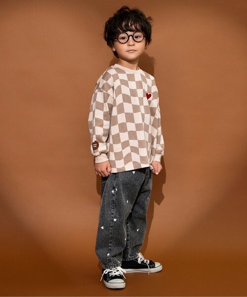 BREEZE(ブリーズ)の「ハート総柄 刺繍バレルパンツ_ジュニア対応(デニムパンツ・キッズ・ベージュ/ブラック・140/130/80/120/110/100/90)」の8枚目の写真