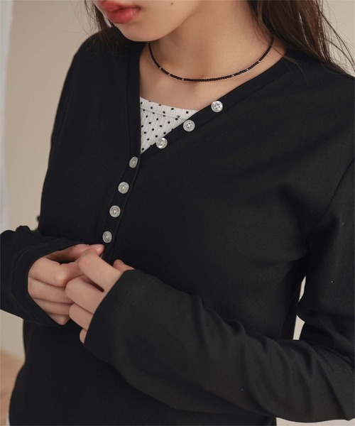 miette(ミエット)の「レイヤード風Vネックヘンリートップス(Tシャツ/カットソー・レディース・ブラック/レッド/ブラウン/グレー・L/M/S)」の6枚目の写真