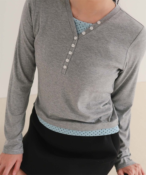 miette(ミエット)の「レイヤード風Vネックヘンリートップス(Tシャツ/カットソー・レディース・ブラック/レッド/ブラウン/グレー・L/M/S)」の12枚目の写真