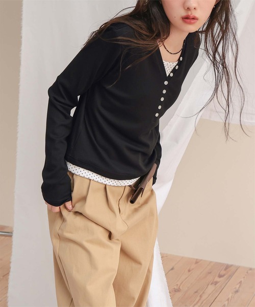 miette(ミエット)の「レイヤード風Vネックヘンリートップス(Tシャツ/カットソー・レディース・ブラック/レッド/ブラウン/グレー・L/M/S)」の10枚目の写真