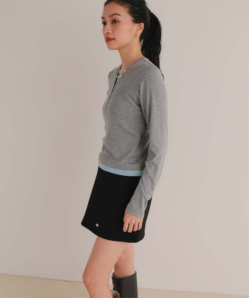 miette(ミエット)の「レイヤード風Vネックヘンリートップス(Tシャツ/カットソー・レディース・ブラック/レッド/ブラウン/グレー・L/M/S)」の15枚目の写真