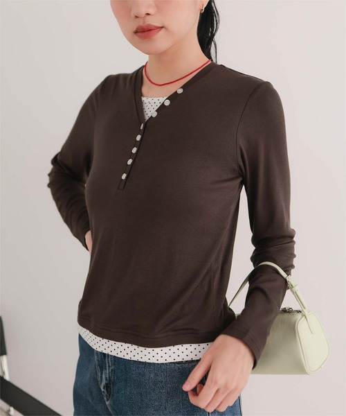 miette(ミエット)の「レイヤード風Vネックヘンリートップス(Tシャツ/カットソー・レディース・ブラック/レッド/ブラウン/グレー・L/M/S)」の19枚目の写真