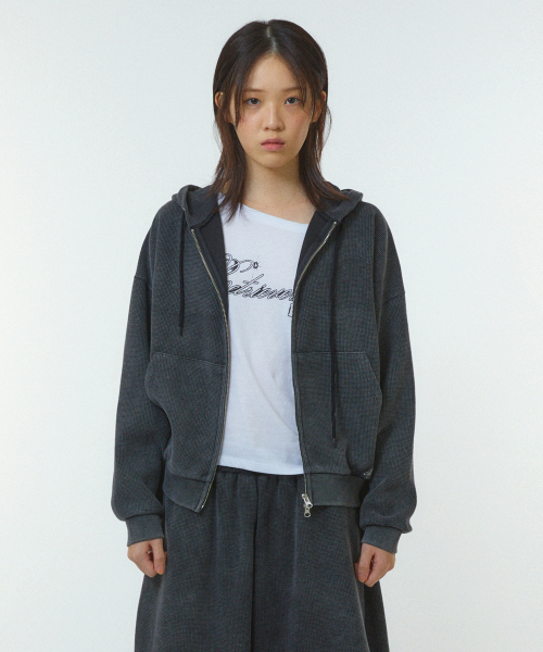 SCRIPT WAFFLE HOOD ZIP UP — вафельное худи‑кардиган с надписью (черный)