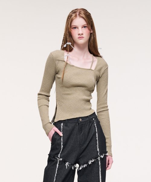 ETMON(エトモン)の「Square Neck Slit T-Shirt, Khaki(Tシャツ/カットソー・レディース・その他・FREE)」の1枚目の写真