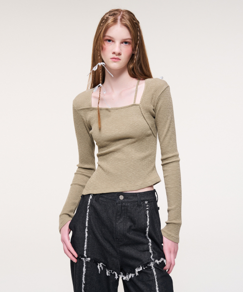 ETMON(エトモン)の「Square Neck Slit T-Shirt, Khaki(Tシャツ/カットソー・レディース・その他・FREE)」の3枚目の写真