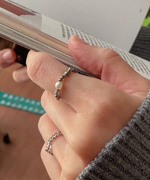 MERRYMOTIVE（メリーモチーブ）の「Pearl point grey crystal ring（リング・レディース・その他・S/M）」の2枚目の写真