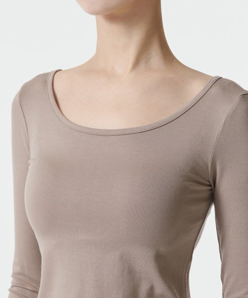 MUSINSA STANDARD WOMAN（ムシンサスタンダードウーマン）の「ウィメンズテンセルスリムバレリーナ長袖Tシャツ[グレイッシュベージュ]（Tシャツ/カットソー・レディース・その他・LARGE/MEDIUM/SMALL/X-SMALL）」の3枚目の写真