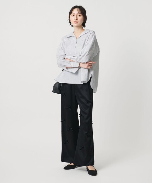 UNITED ARROWS(ユナイテッドアローズ)の「サテン 3Dリボン パンツ ‐ウォッシャブル‐(その他パンツ・レディース・ブラック・36/38)」の3枚目の写真