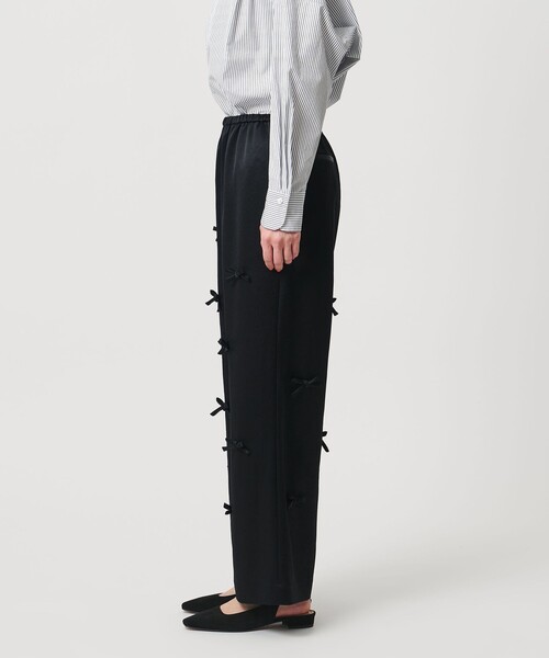 UNITED ARROWS(ユナイテッドアローズ)の「サテン 3Dリボン パンツ ‐ウォッシャブル‐(その他パンツ・レディース・ブラック・36/38)」の7枚目の写真