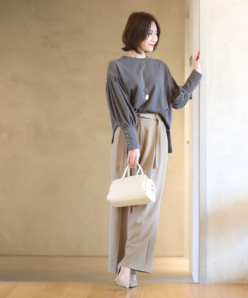 Ehre style（エーレスタイル）の「こんなの欲しかった毎日コーデ8選袖ぽわんトップス（Tシャツ/カットソー・レディース・ブラック/グレー/アイボリー・FREE）」の11枚目の写真