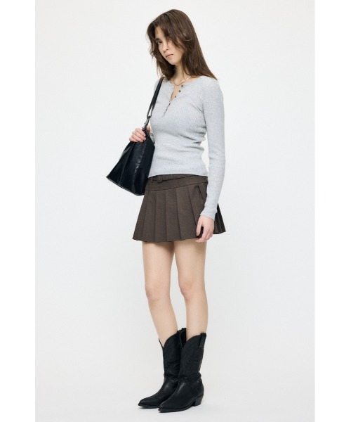 MOUSSY(マウジー)の「LOW SLUNG PLEATED ミニスカート(スカート・レディース・グレー/ブラウン・1/2)」の5枚目の写真