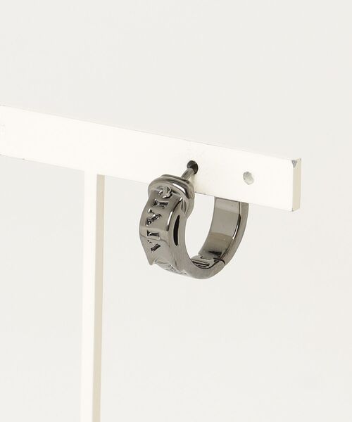 Vivienne Westwood MAN(ヴィヴィアンウエストウッドマン)の「MAN. BOBBY SINGLE HOOP(その他・メンズ・シルバー/ブラック・FREE)」の2枚目の写真