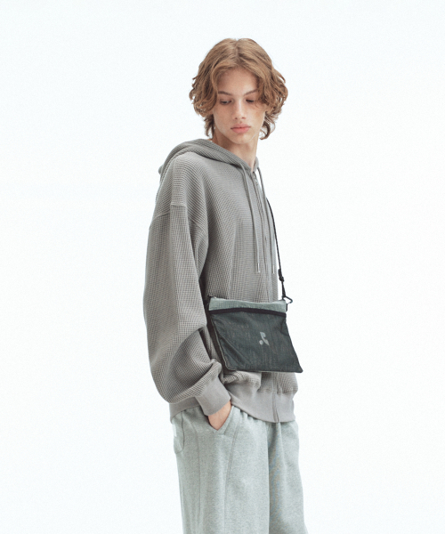 Rest&Recreation(レストアンドレクリエーション)の「NET SACOCHE BAG - GREY(メッセンジャーバッグ・メンズ・その他・ONE)」の4枚目の写真