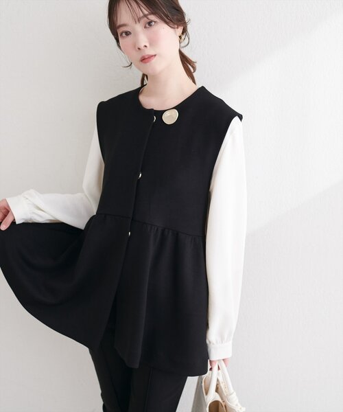 natural couture（ナチュラルクチュール）の「ダンボールペプラムベスト（ベスト・レディース・ブラック/グレイッシュベージュ/ネイビー・FREE）」の2枚目の写真