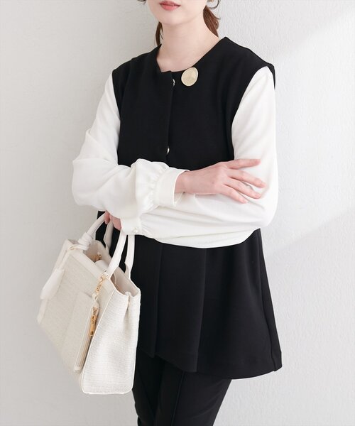 natural couture（ナチュラルクチュール）の「ダンボールペプラムベスト（ベスト・レディース・ブラック/グレイッシュベージュ/ネイビー・FREE）」の5枚目の写真