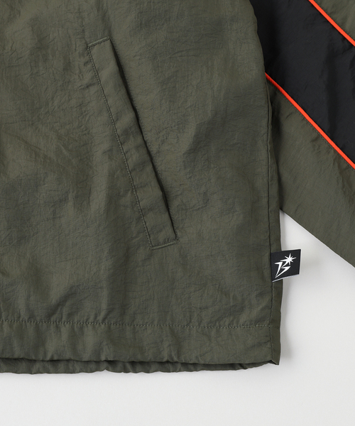 BOTT(ボット)の「BoTT / ボット PANELED TRACK JACKET(ナイロンジャケット・メンズ・カーキ/ブラウン・MEDIUM/SMALL/LARGE)」の4枚目の写真
