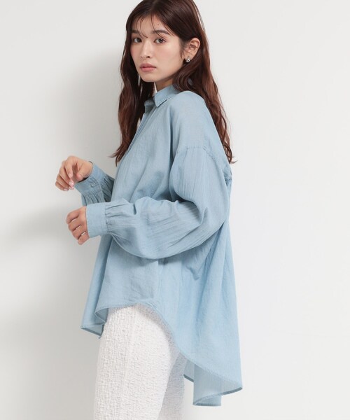 THE SHOP TK (ザ ショップ ティーケー )の「軽やかでエアリー シアーデニムシャツ(シャツ/ブラウス・レディース・ネイビー/サックスブルー・99)」の3枚目の写真