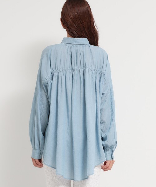 THE SHOP TK (ザ ショップ ティーケー )の「軽やかでエアリー シアーデニムシャツ(シャツ/ブラウス・レディース・ネイビー/サックスブルー・99)」の13枚目の写真