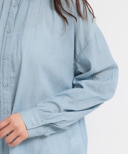 THE SHOP TK (ザ ショップ ティーケー )の「軽やかでエアリー シアーデニムシャツ(シャツ/ブラウス・レディース・ネイビー/サックスブルー・99)」の15枚目の写真