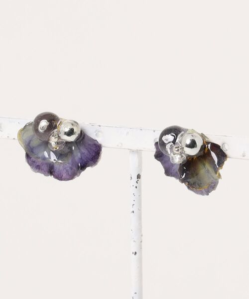 tone(トーン)の「【marumusubi】flowery.violaピアス(MA)(ピアス(両耳用)・レディース・ピンク/ブルー・FREE)」の5枚目の写真