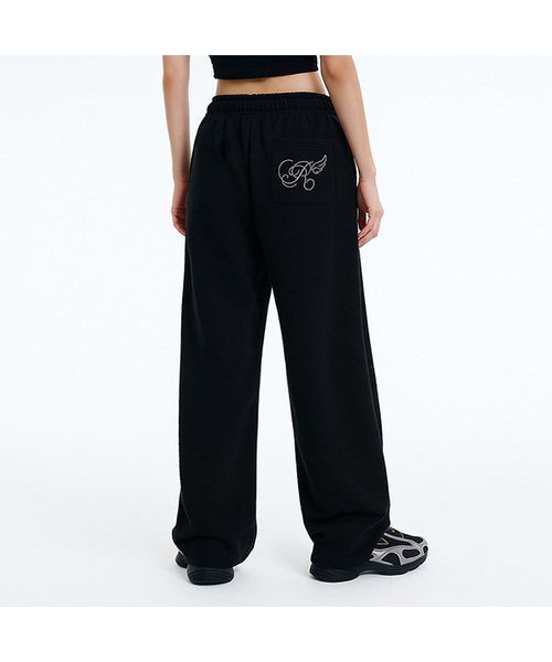 RANDOMOFF(ランダムオフ)の「R DOT WING MINI ONE TUCK WIDE SWEAT PANTS (2color)(スウェットパンツ・レディース・ブラック/グレー・SMALL/MEDIUM/LARGE)」の1枚目の写真