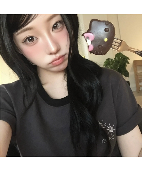 COIRIS_(コイリス)の「ロラ スモールロゴ配色半袖Tシャツ (13カラー)(Tシャツ/カットソー・レディース・グレー系/ホワイト/チャコールグレー/カーキ/ブラック/ブラウン/グレー系その他2/イエロー/ブルー/グリーン/バーガンディー/レッド/ライトブルー・FREE)」の4枚目の写真