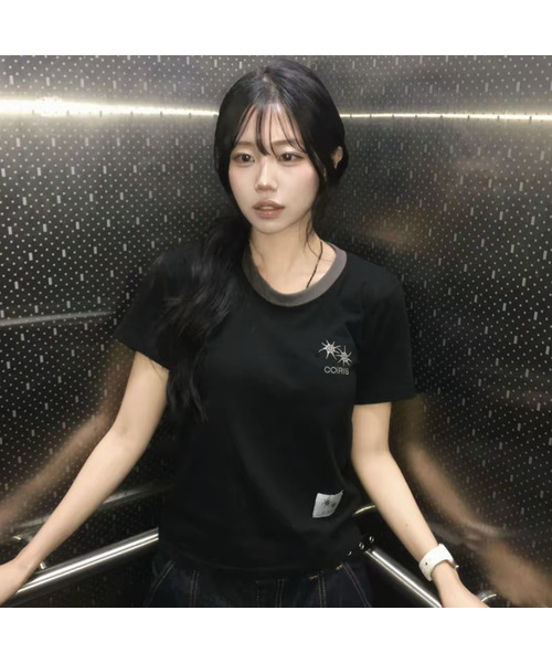 COIRIS_(コイリス)の「ロラ スモールロゴ配色半袖Tシャツ (13カラー)(Tシャツ/カットソー・レディース・グレー系/ホワイト/チャコールグレー/カーキ/ブラック/ブラウン/グレー系その他2/イエロー/ブルー/グリーン/バーガンディー/レッド/ライトブルー・FREE)」の3枚目の写真