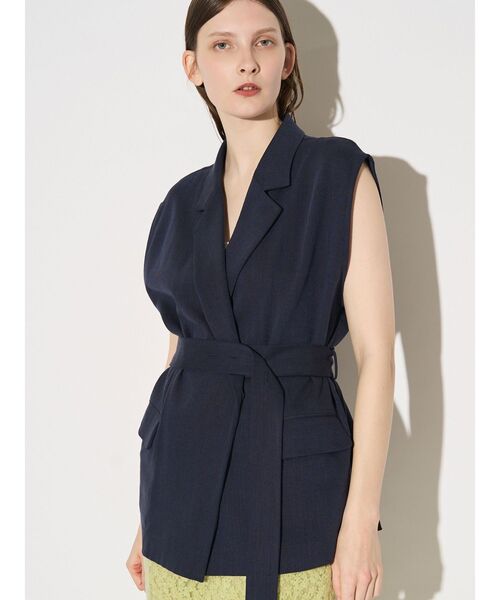 ELENDEEK（エレンディーク）の「ベルテッドテイラードジレ（その他アウター・レディース・アイボリー/ネイビー・FREE）」の2枚目の写真