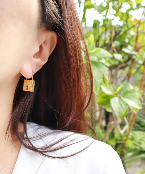 IRIEBEACH(アイリービーチ)の「2way padlock pierce/【ハワイアンジュエリー】【サージカルステンレス】【金属アレルギー対応】【IRIEBEACH / アイリービーチ】つけっぱなしOK(ピアス(片耳用)・レディース・シルバー/ピンク/ゴールド・FREE)」の8枚目の写真