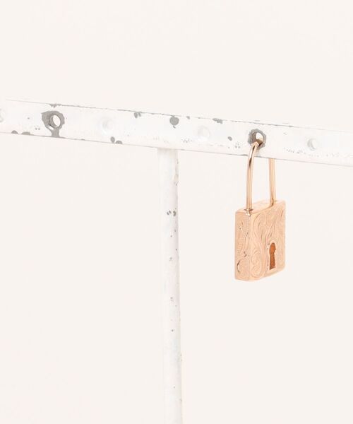 IRIEBEACH(アイリービーチ)の「2way padlock pierce/【ハワイアンジュエリー】【サージカルステンレス】【金属アレルギー対応】【IRIEBEACH / アイリービーチ】つけっぱなしOK(ピアス(片耳用)・レディース・シルバー/ピンク/ゴールド・FREE)」の9枚目の写真