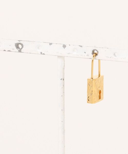 IRIEBEACH(アイリービーチ)の「2way padlock pierce/【ハワイアンジュエリー】【サージカルステンレス】【金属アレルギー対応】【IRIEBEACH / アイリービーチ】つけっぱなしOK(ピアス(片耳用)・レディース・シルバー/ピンク/ゴールド・FREE)」の11枚目の写真