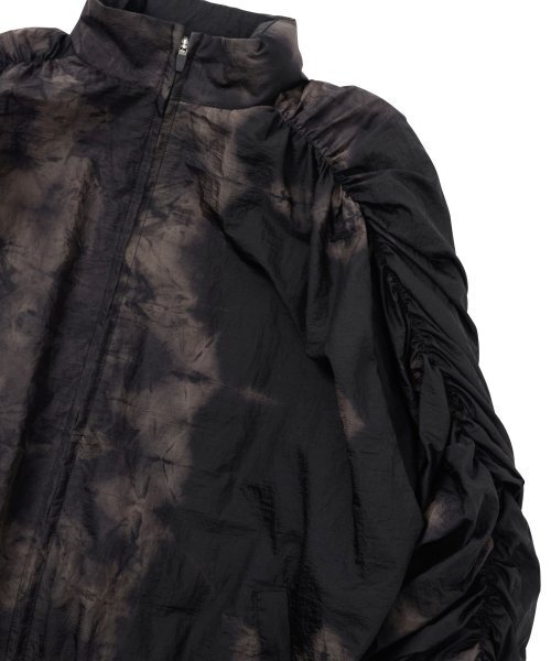 AJOBYAJO（アジョバイアジョ）の「Tie-Dye Pleats Jacket [BLACK]（ナイロンジャケット・レディース・その他・LARGE/X-LARGE）」の3枚目の写真