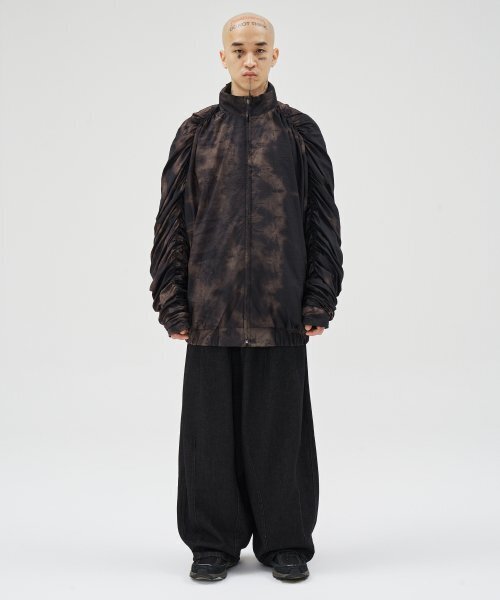 AJOBYAJO（アジョバイアジョ）の「Tie-Dye Pleats Jacket [BLACK]（ナイロンジャケット・レディース・その他・LARGE/X-LARGE）」の6枚目の写真