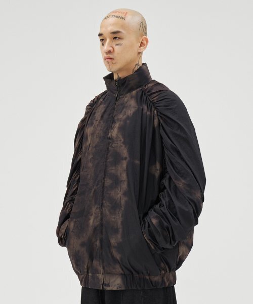AJOBYAJO（アジョバイアジョ）の「Tie-Dye Pleats Jacket [BLACK]（ナイロンジャケット・レディース・その他・LARGE/X-LARGE）」の9枚目の写真
