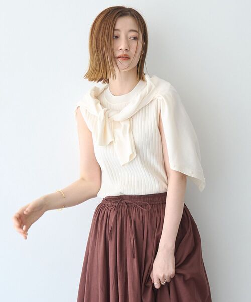 YECCA VECCA(イェッカヴェッカ)の「【マシンウォッシャブル/アンサンブル対応】ノースリーブリブニット(ニット/セーター・レディース・オフホワイト/グリーン/ブラック/イエロー・FREE)」の2枚目の写真