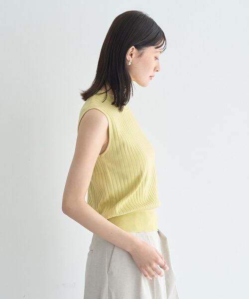 YECCA VECCA(イェッカヴェッカ)の「【マシンウォッシャブル/アンサンブル対応】ノースリーブリブニット(ニット/セーター・レディース・オフホワイト/グリーン/ブラック/イエロー・FREE)」の7枚目の写真
