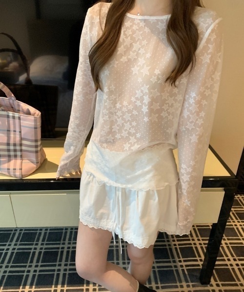 Ritzy(リッツィー)の「スタープリントシアーロングスリーブトップス(Tシャツ/カットソー・レディース・ホワイト・L/M)」の1枚目の写真