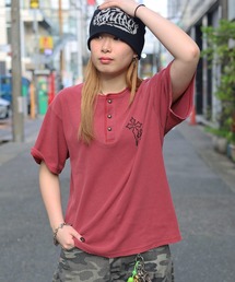 ATMARK（アットマーク）の「《２サイズ展開　/　UNISEX　》クロスロゴ刺繍　ヘンリーネック　サーマル半袖Tシャツ（Tシャツ/カットソー）」
