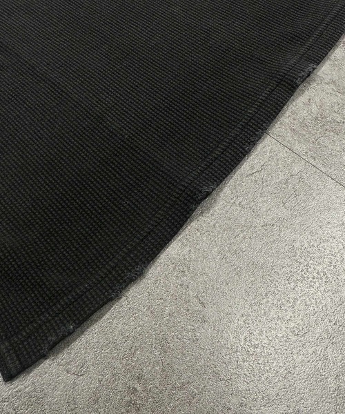 ATMARK(アットマーク)の「《2サイズ展開 / UNISEX 》クロスロゴ刺繍 ヘンリーネック サーマル半袖Tシャツ(Tシャツ/カットソー・メンズ・レッド系/ブラック系/カモフラージュ・L/M)」の10枚目の写真