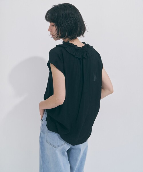 UNFILO(アンフィーロ)の「【WEB限定カラー】ヴィンテージシアー フリルネック ブラウス(シャツ/ブラウス・レディース・ブラウン系/ブラック系1/ブラック系/ベージュ系/ダルブルー系/レッド系・X-LARGE)」の18枚目の写真
