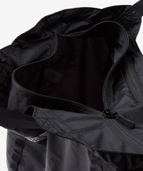 THE NORTH FACE(ザノースフェイス)の「THE NORTH FACE / ザ ノースフェイス メイフライトート 26L(トートバッグ・メンズ・ブルー/ブラック/イエロー・FREE)」の6枚目の写真