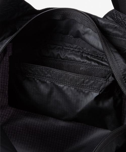 THE NORTH FACE(ザノースフェイス)の「THE NORTH FACE / ザ ノースフェイス メイフライトート 26L(トートバッグ・メンズ・ブルー/ブラック/イエロー・FREE)」の8枚目の写真