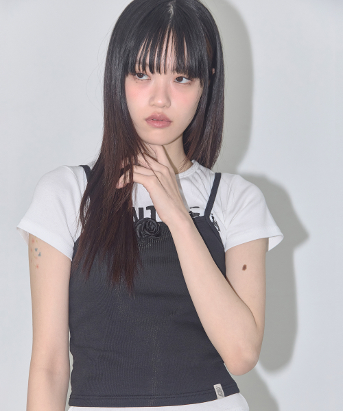 FANCY CLUB(ファンシークラブ)の「3-WAYレタリングコサージュTシャツ(ブラック)F25QB106(Tシャツ/カットソー・レディース・その他・ONE SIZE)」の2枚目の写真