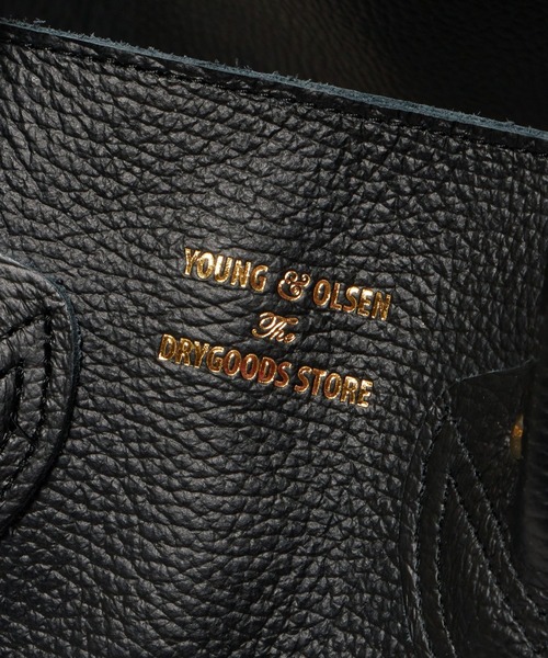 YOUNG&OLSEN The DRYGOODS STORE（ヤングアンドオルセン）の「YOUNG & OLSEN/ヤングアンドオルセン EMBOSSED LEATHER BELTED TOTE M カウレザー トートバッグ（トートバッグ・レディース・ブラウン/ベージュ/ブラック・FREE）」の13枚目の写真
